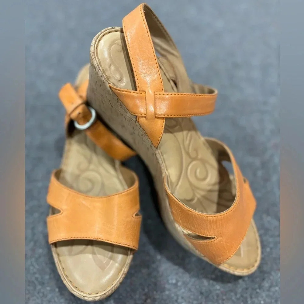 Born Women’s Size 9M Du Jour Heel Light Pale Orange Leather‎ Ankle Strap
Buckle
